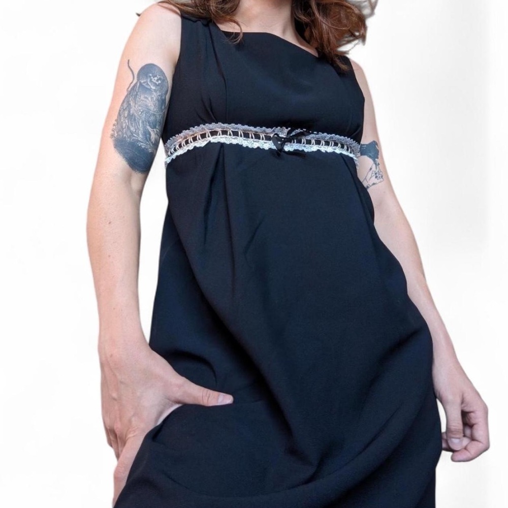 Vintage Black Sleeveless Dress with Lace Detail